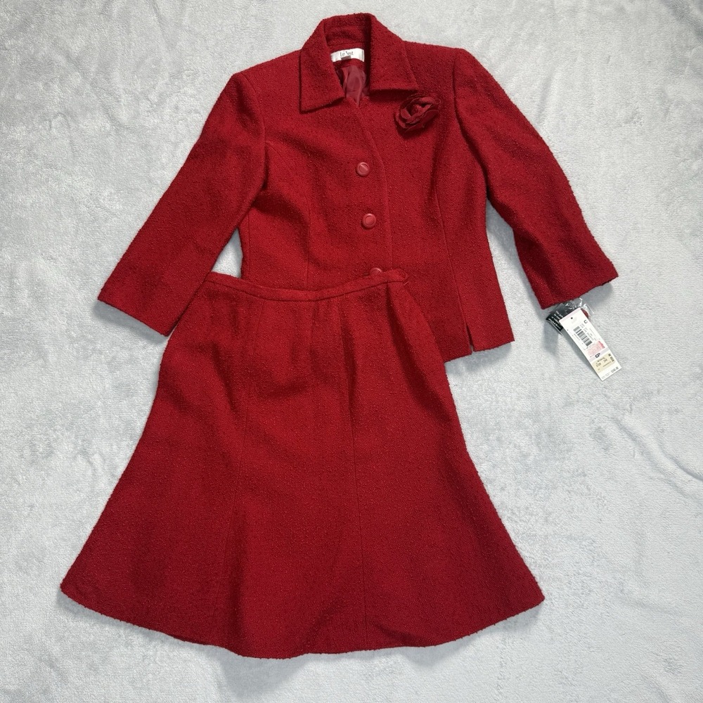 NWT Le Suit Petite 2PC Red Boucle Skirt Suit Women's 6P Floral Brooch